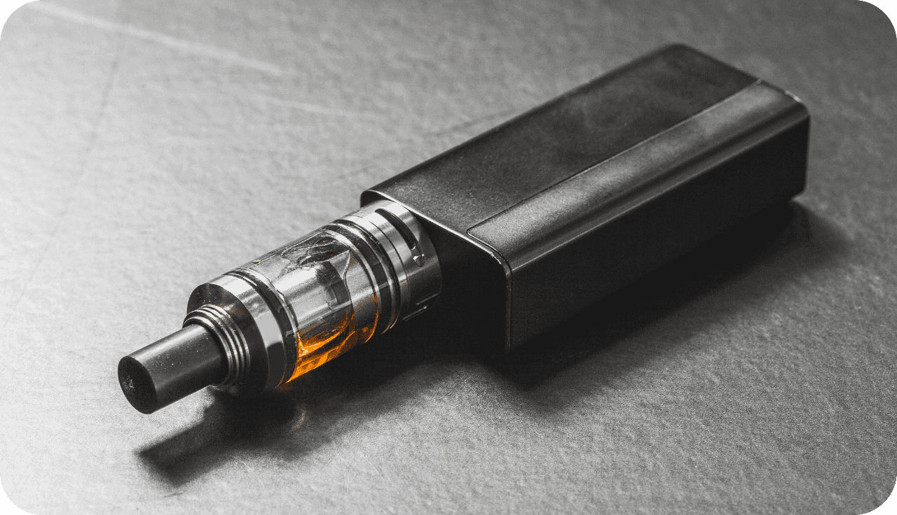 Aufnahme einer Vape auf einer grauen Oberfläche